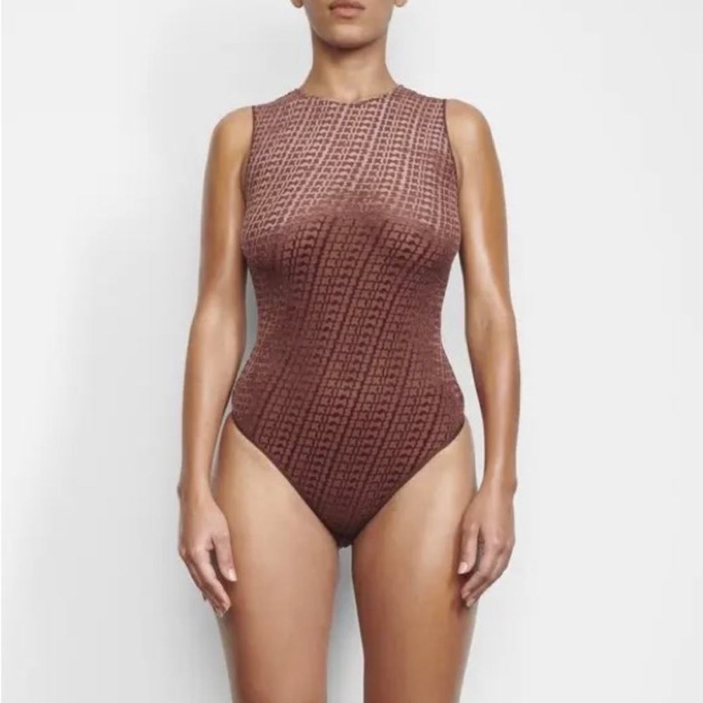 SOLD ❌SKIMS Limited Edition Velvet Bodysuit Chestnut Brown - Picture 3 of 5